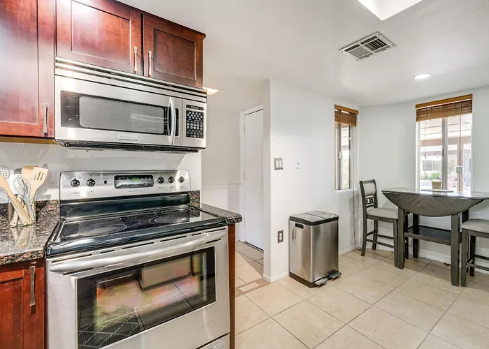 Furnished Patio, Pool Access! Retreat