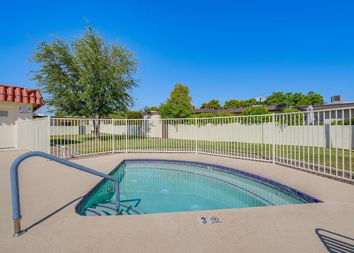 Furnished Patio, Pool Access! Retreat *