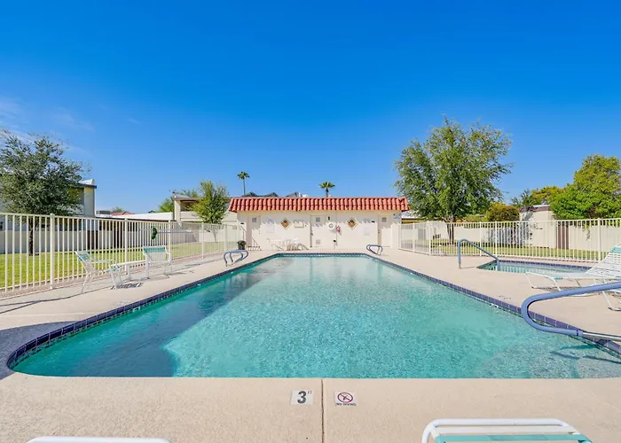 Dom wakacyjny Furnished Patio, Pool Access! Retreat *