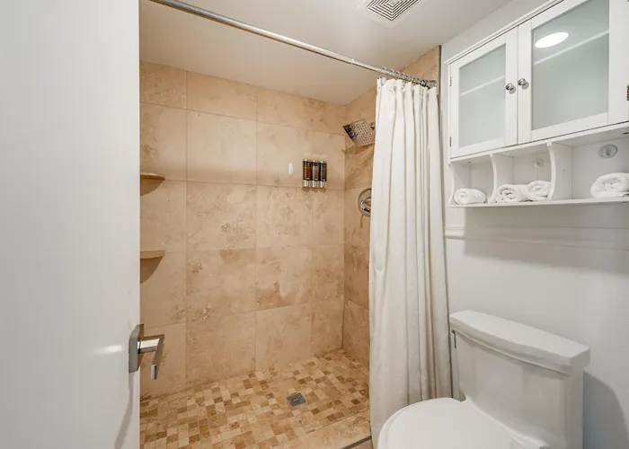Furnished Patio, Pool Access! Retreat