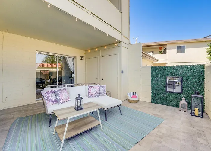 Dom wakacyjny Furnished Patio, Pool Access! Retreat Scottsdale